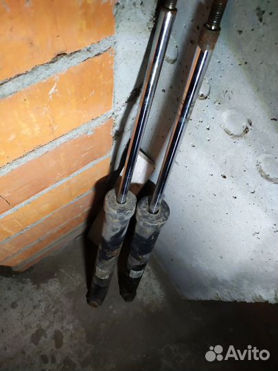 Стойки амортизатора задние на Пежо 308