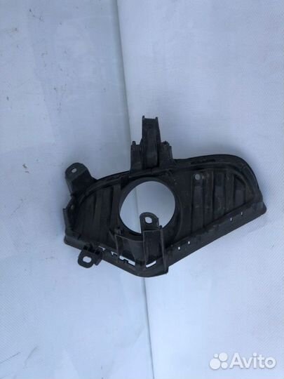 Окантовка птф передняя правая Toyota Rav4