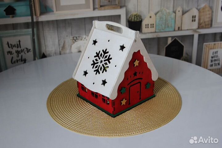 Новогодний домик для сладкого подарка