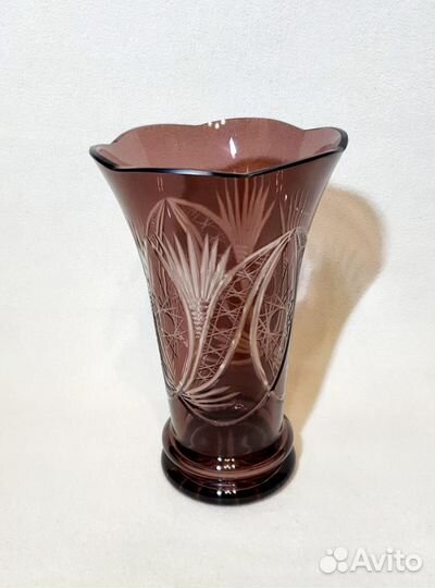 Ваза для цветов. Марганцевое стекло