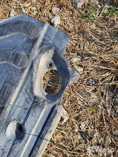 Защита днища правая Mercedes w220