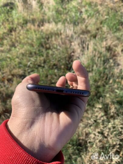 iPhone 8, 64 ГБ