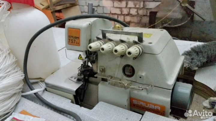 Продам оверлок siruba 757