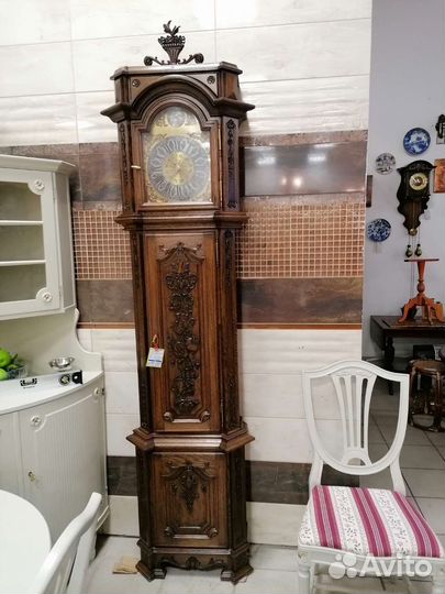 Напольные старинные часы с боем