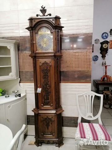 Напольные старинные часы с боем