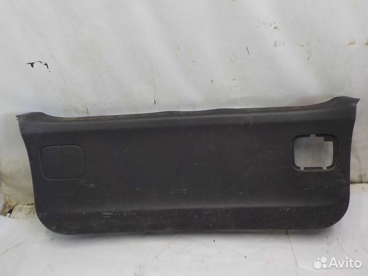 Обшивка крышки багажника nissan wingroad