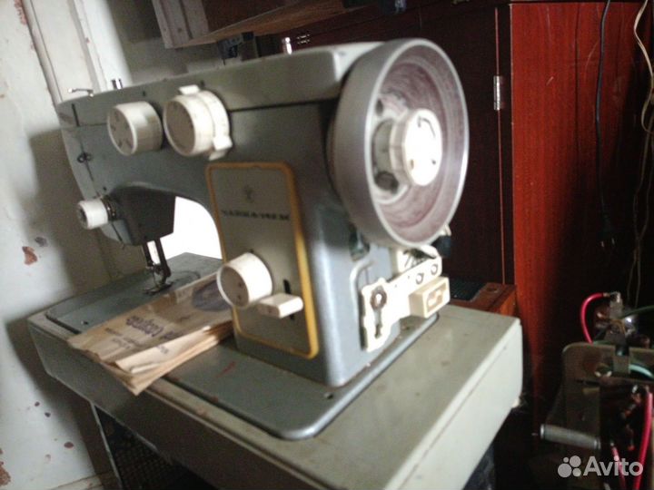 Швейная машина Чайка 142м