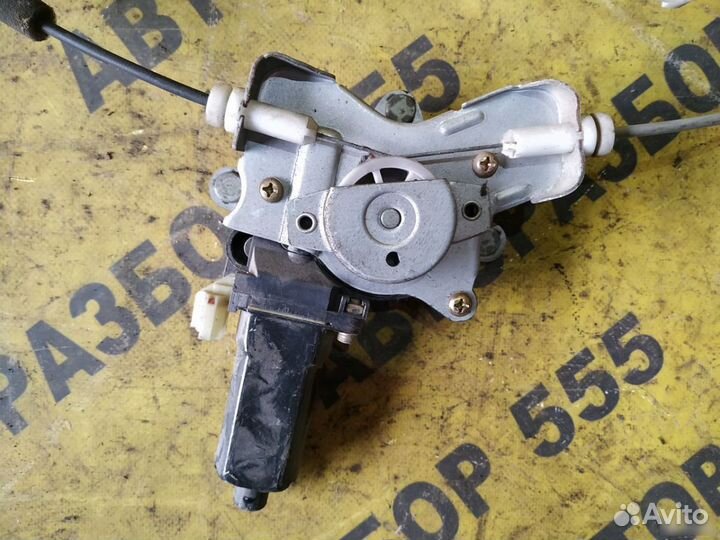 Hyundai Sonata 5 Стеклоподъемник задний левый