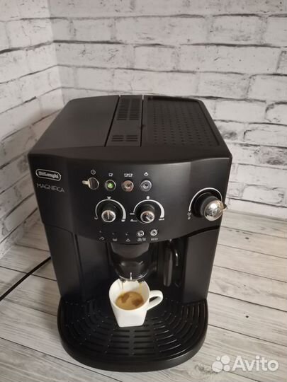 Кофемашина Delonghi magnifica