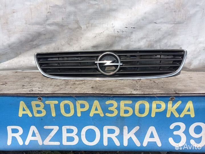 Решетка радиатора Opel Zafira A