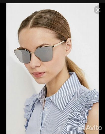 Солнцезащитные очки Prada