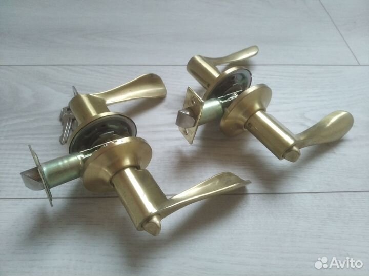 Дверная ручка с замком