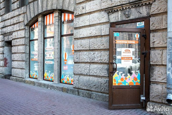 Оклейка витрин, окон и дверей. Наклейки под ключ