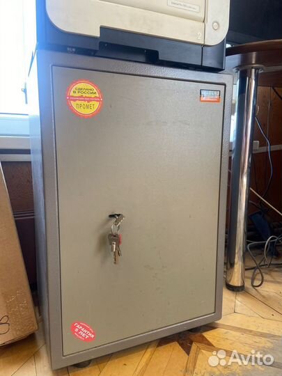 Сейф металлический