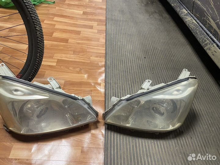 Передняя оптика на Toyota Premio