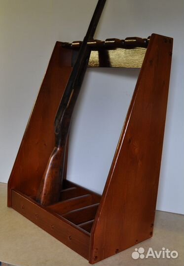 Пирамида, подставка для оружия, массив дерева