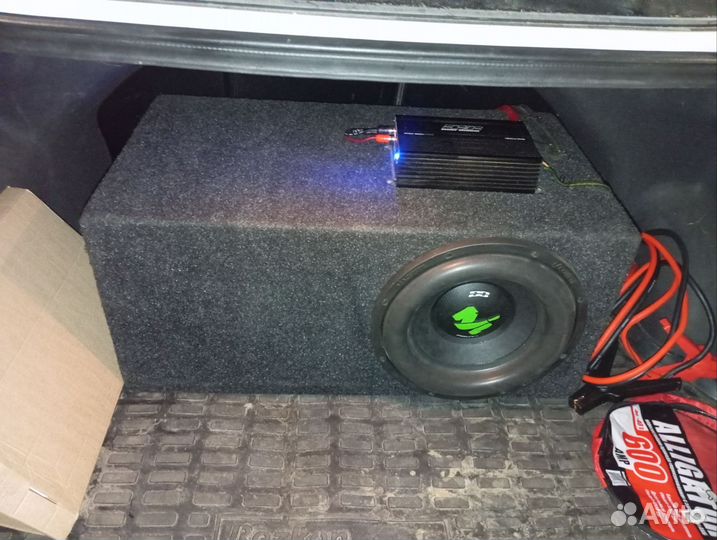 Сабвуфер и усилитель в машину