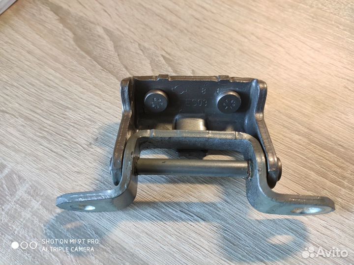 Петля двери для Nissan Tiida Almera (G15) 2013)