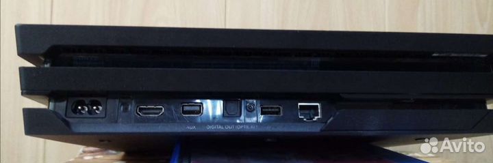 Приставка Sony PS4 Pro 1Тб (2 геймпада, 3 диска)