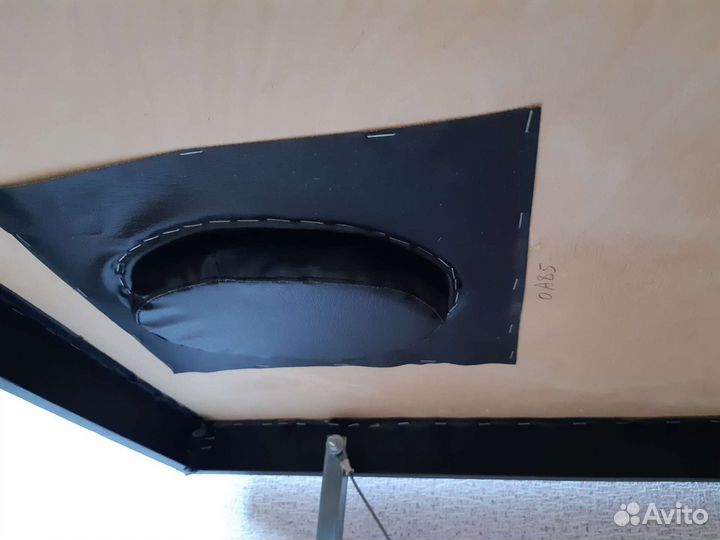 Массажный стол с вырезом