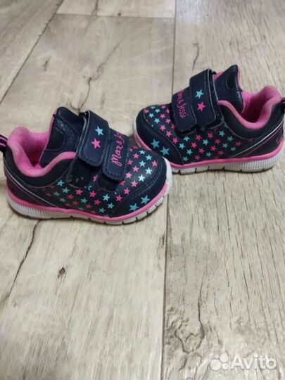 Кроссовки для девочки 20р