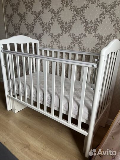 Кровать с маятником