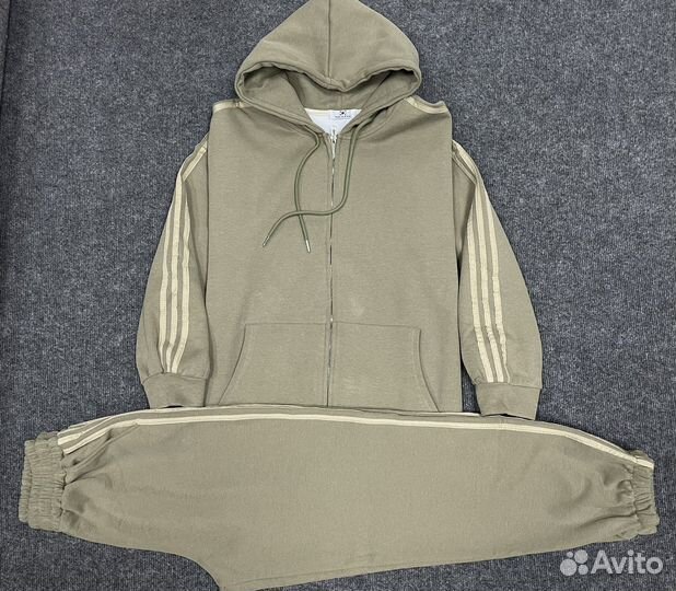 Костюм женский спортивный