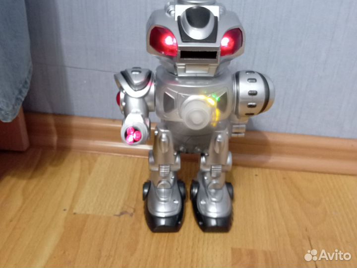 Игрушка робот