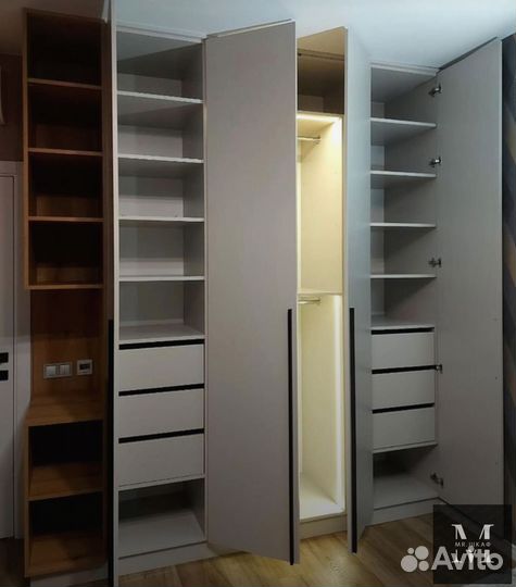 Распашной шкаф