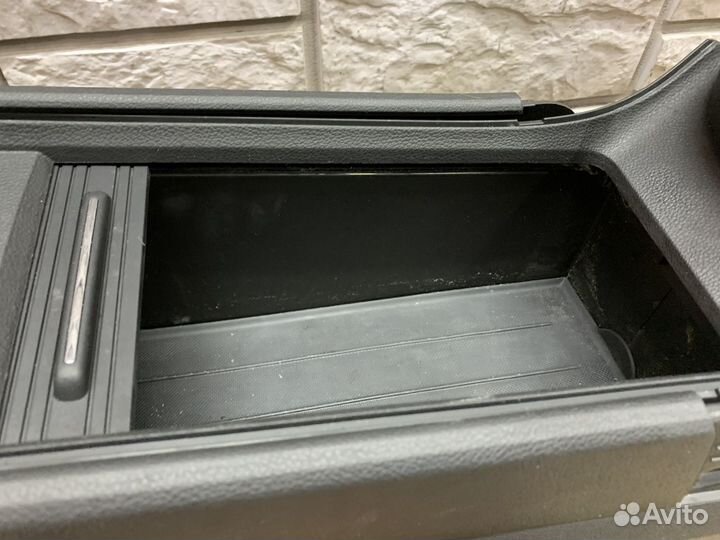 Opel zafira C Консоль центральная