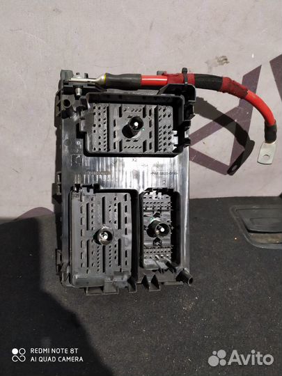 Блок предохранителей подкапотный Opel Astra J