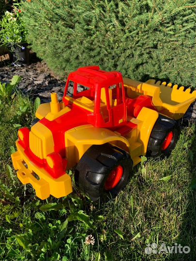 Трактор-экскаватор Полесье