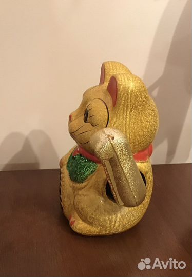 Кот Манэки-нэко. Китайские денежные сувениры