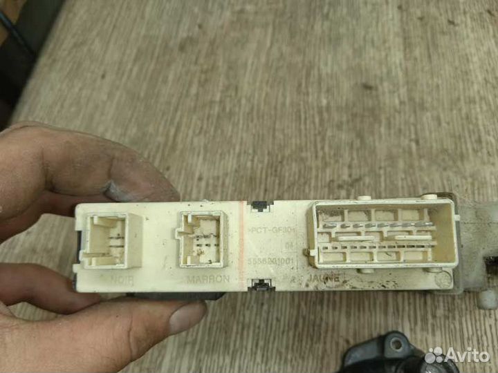 Моторчик стеклоподъемника двери передней левой Citroen C4 I (2004—2014) 9681577780