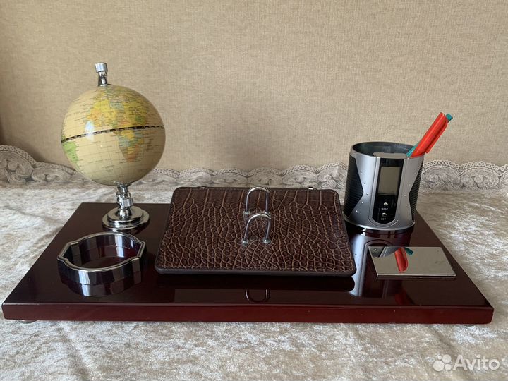 Настольный канцелярский набор