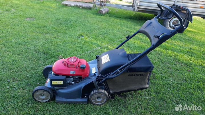 Бензиновая газонокосилка Honda самоходная