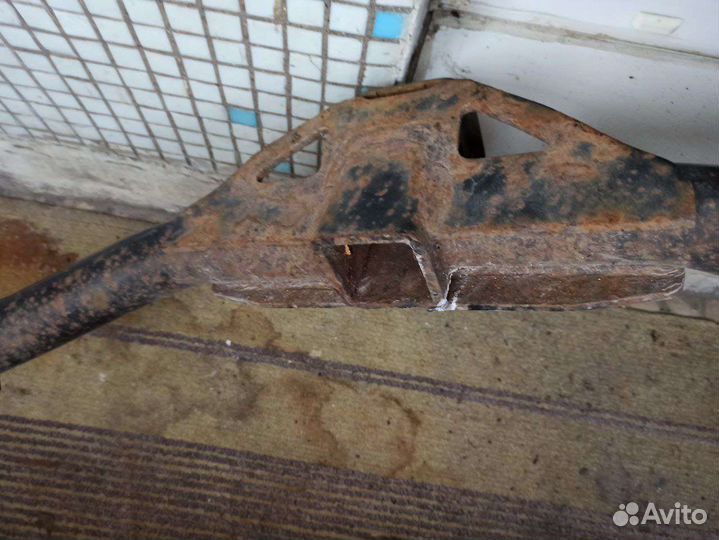 Фаркоп тойоты хайлендер