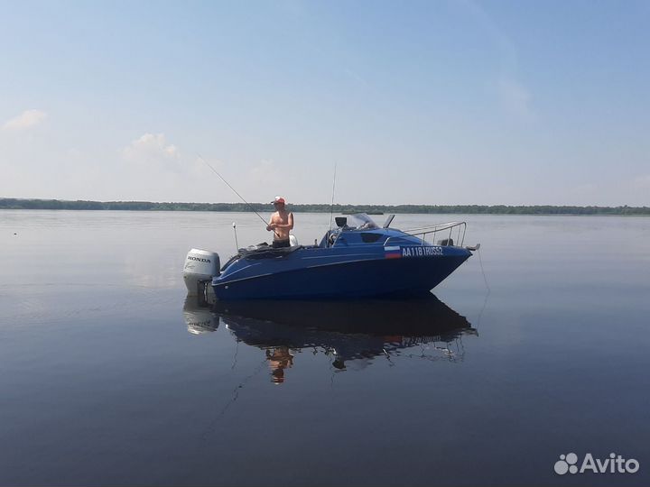 Каютный катер 