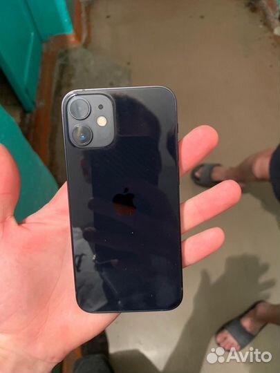 Телефон iPhone 12 mini