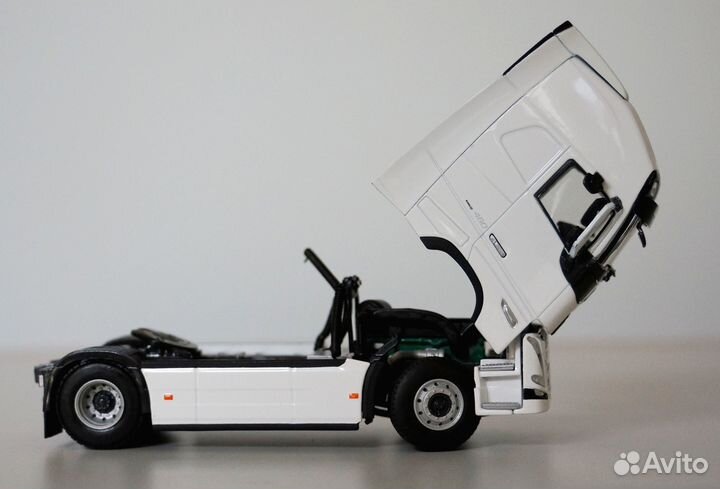 1/50 тягач Volvo FH05 Globetrotter XL 4x2 WSI 1:50