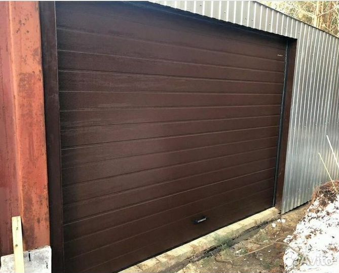 Ворота гаражные секционные - Рoмoданoво
