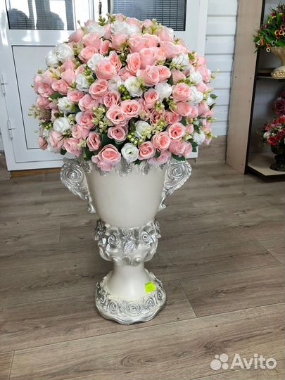 Декоративный букет в гипсовой вазе