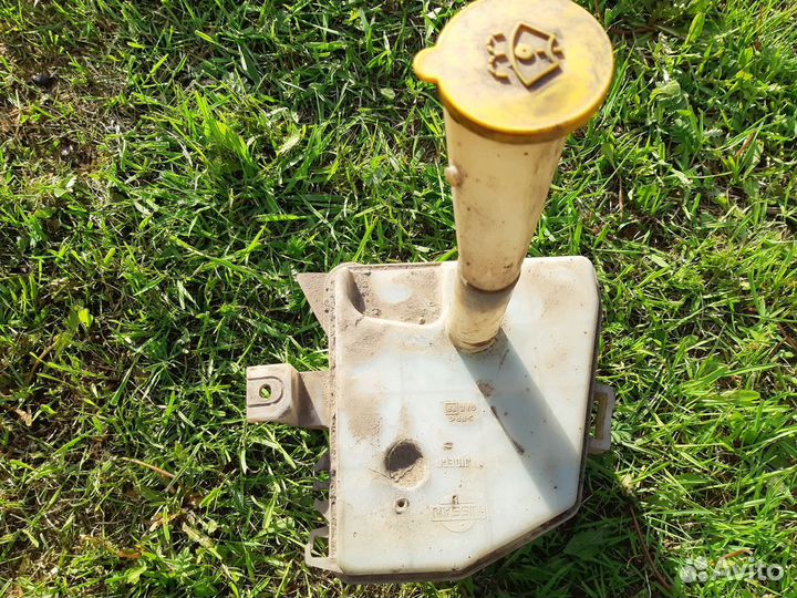 Ниссан Альмера Н15 1998г. Бачок омывания стекла