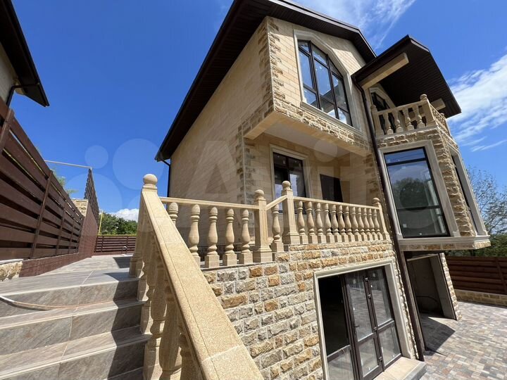 Коттедж 230 м² на участке 4 сот.