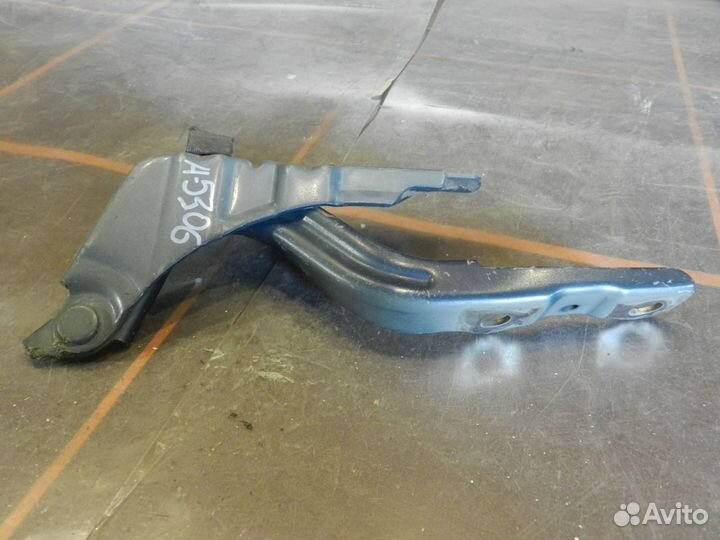 Петля капота левая/правая - Kia Ceed 2