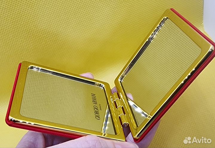 Косметическое карманное зеркало Giorgio Armani