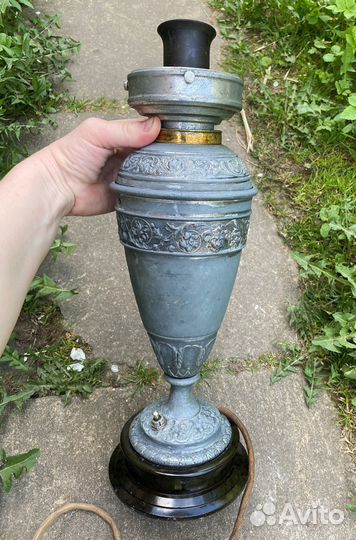 Антикварная настольная лампа с головами