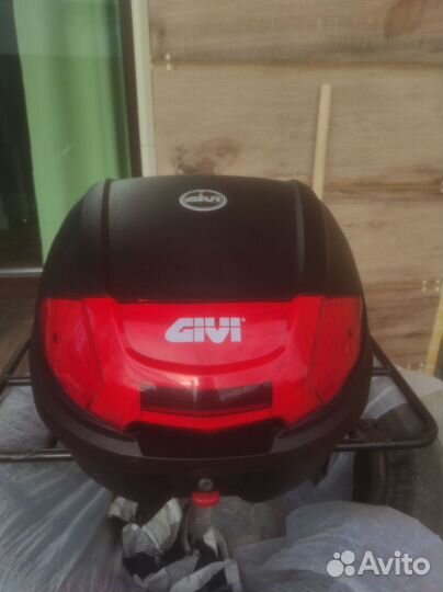 Багажник givi на мотоцикл