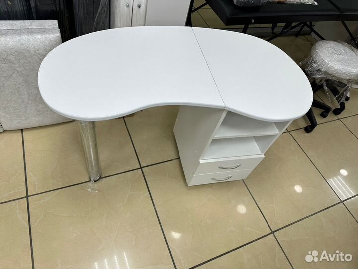 Маникюрный стол Капля