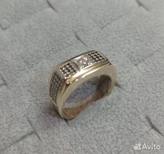 Мужская золотая печатка с бриллиантами